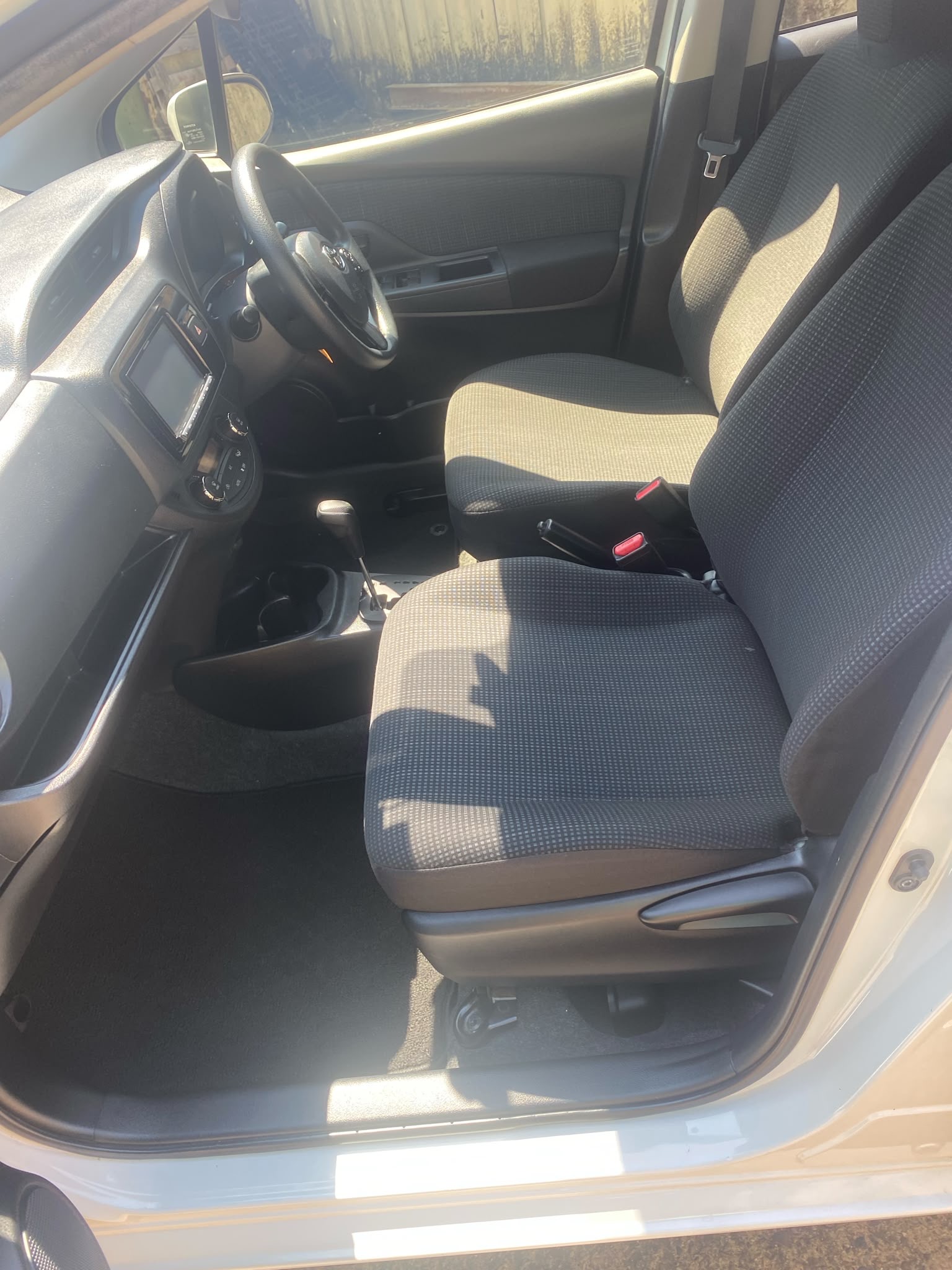 2017 Toyota Vitiz 1.5 Hybrid - Image 16