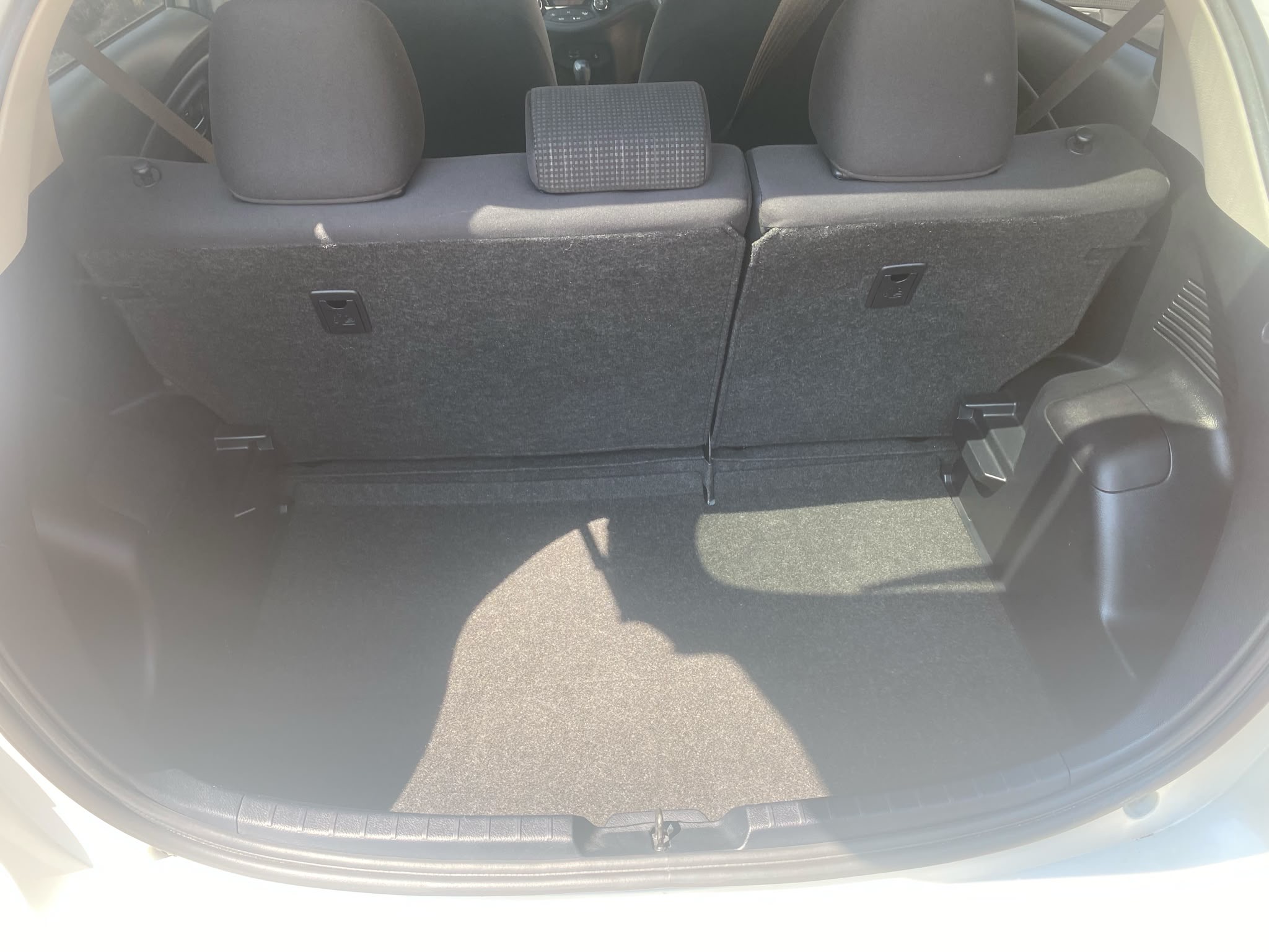 2017 Toyota Vitiz 1.5 Hybrid - Image 19