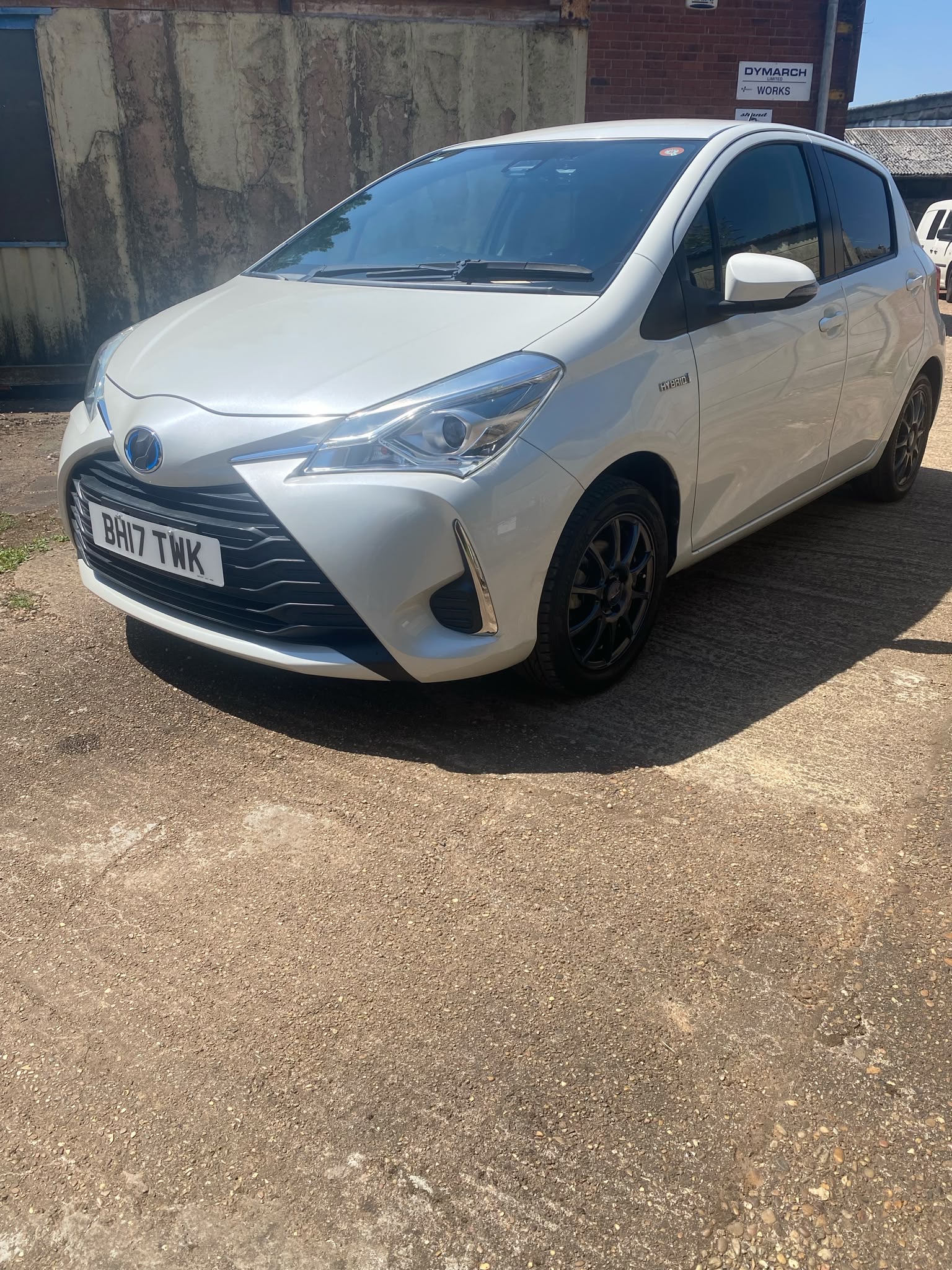 2017 Toyota Vitiz 1.5 Hybrid - Image 3