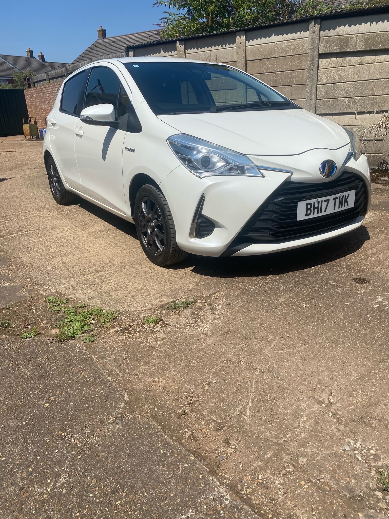 2017 Toyota Vitiz 1.5 Hybrid - Image 8