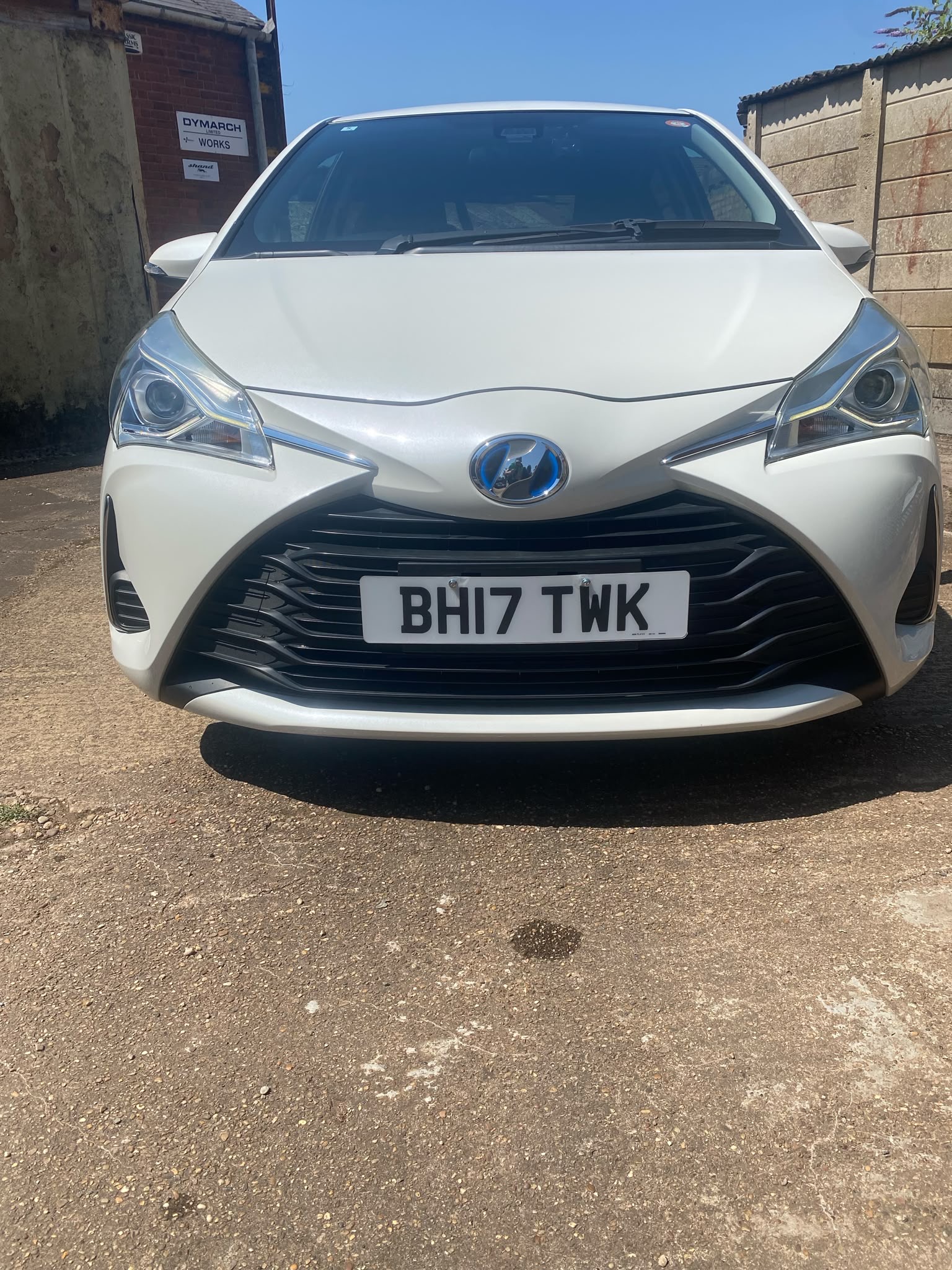 2017 Toyota Vitiz 1.5 Hybrid - Image 9